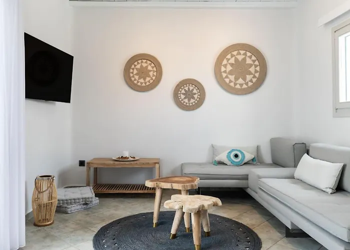 Ivi Mykonean * Ornos (Mykonos)