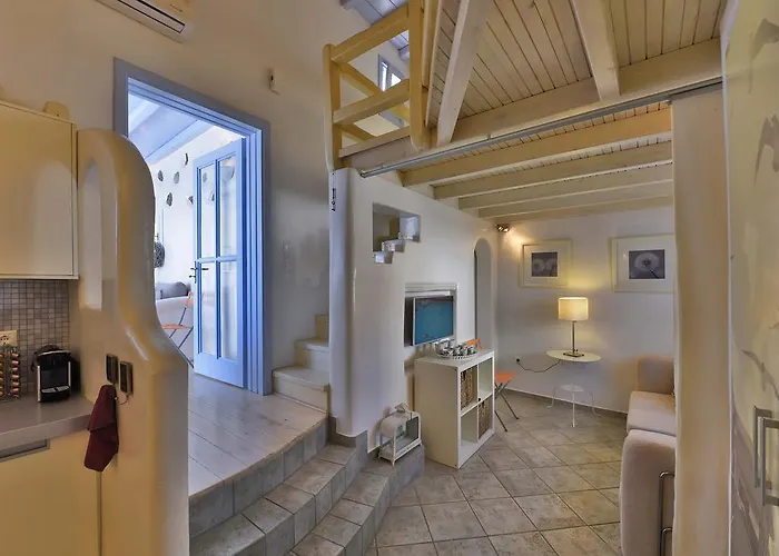 Ivi Mykonean * Ornos (Mykonos)