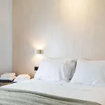 Ivi Mykonean * Ornos (Mykonos)