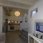 Ivi Mykonean * Ornos (Mykonos)