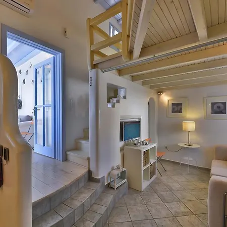Ivi Mykonean * Ornos (Mykonos)