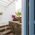 Ivi Mykonean * Ornos (Mykonos)