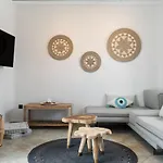 Ivi Mykonean * Ornos (Mykonos)
